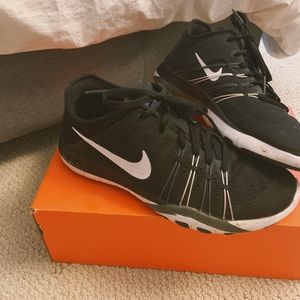 Black Nike Frees TR6